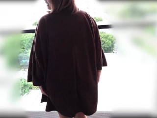 02 外から丸見えのバルコニーで見えないようにおっぱいとお尻を突き出す限界露出プレイ