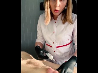 The client couldn't take it anymore and CUM vigorously during the procedure. With English subtitles