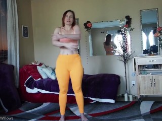 Yoga pants cameltoe see my website and onlyfans for my nudes and porn. links on my profile