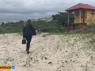 Like a baywatch - quickie sex on the public beach