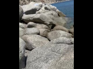 She gives me a blowjob in Sardinia in front of a crystalline sea, happy holidays to all 😜 enjoy