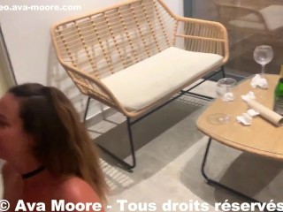 Ava Moore - Pipe à la chaîne avec des inconnus sur les coursives du Cap d'Agde - PORNO REALITE