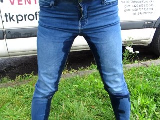 I could not wait more,i peed my jeans on public street (REAL PUBLIC WETTING)