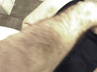 Mamada con pasamontañas y meada al terminar