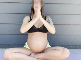 eight months pregnant gentle outdoor yoga session - yoga with grey