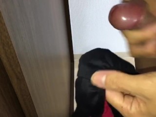 彼女の紐パンティーでパンコキおなにーして中出し射精