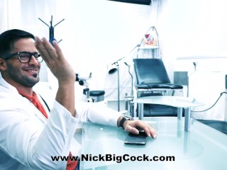 Porn video in the office of a fake gynecologist who enjoys fucking a woman with a big ass