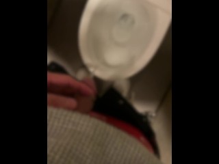 我慢してするおしっこが1番気持ちいい　素人男子　Peeing with patience is the best feeling Amateur male