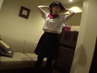 【無修正・個人撮影】パイパン制服美少女がちんぽ咥えて大洪水！そのまま無毛まんこに生挿入！ピストンでぽっかり開いた膣口くぱぁ♡/japanese Amateur