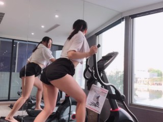 偷拍Swag daisybaby在健身房把她幹到高潮Candid Asian hot beauty fucks her to orgasm in the gym