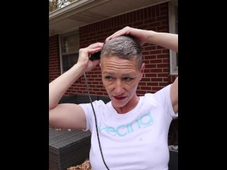 Kiki Deez Gives Herself a Buzz Cut