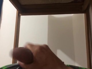 Ella le gusta la leche cremosa se la disfruta mucho