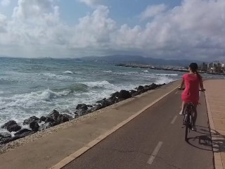 Very RISKY Public PEE among bikers and pedestrians