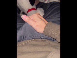 【オナニー】既婚者がバレる気持ちを抑えて喘ぎ…最後はパンツの中で射精w