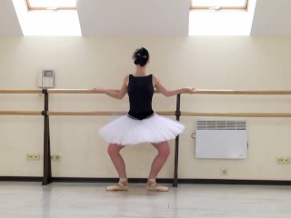 Manya Baletkina shows incredible flexibility