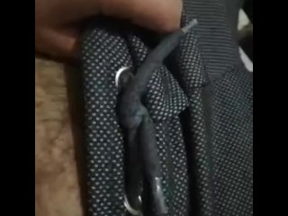 Küçük penis oynuyor 