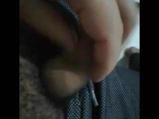 Küçük penis oynuyor 