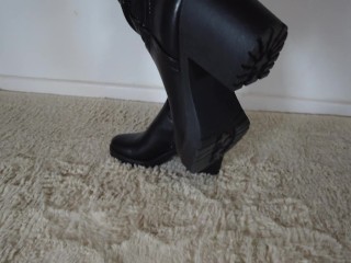 Mistress with leather Boots and leggings | cum all over my heels