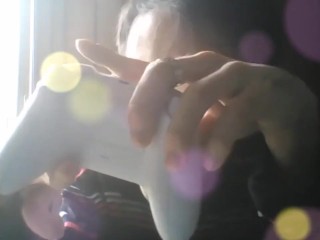 jb présente sa nouvelle manette de sa console