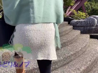 美人日本人女性が紅葉の綺麗な渓谷でおっぱい、お尻を露出