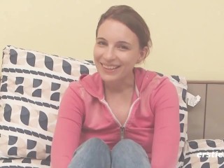 Kölnerin verwöhnt sich mit ihrem Lieblingsvibrator