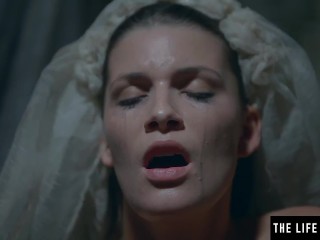 Watch a kinky abandoned bride masturbate to a mindblowing orgasm