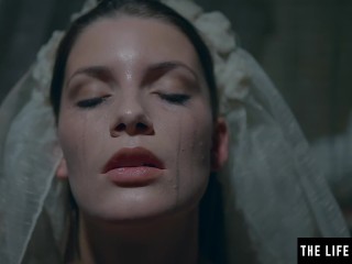 Watch a kinky abandoned bride masturbate to a mindblowing orgasm