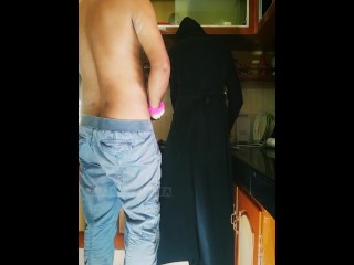 تأخذ كل شيء في فمها Slut Muslim wife in niqab getting facial on Kitchen by fat servant