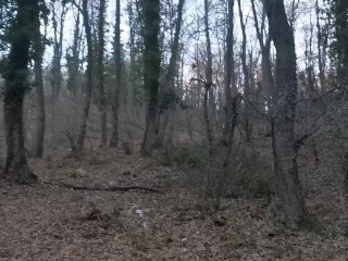 Filmo la mia ragazza che si fa riempire la figa di sborra da un guardone, io la sborro in bocca