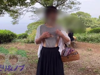 観光地でおっぱいを露出する美人日本人女性 Vol.3