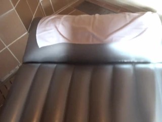 競泳水着姿でソーププレイ、ローションまみれで騎乗位ＦＵＣＫ