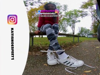 [VR180] Lick her shoes clean - Girl with sweaty sneakers and totally dirty smelly socks stinky feet