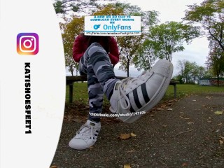 [VR180] Lick her shoes clean - Girl with sweaty sneakers and totally dirty smelly socks stinky feet