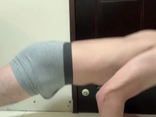 Muscular Asain boy doing push-up naked and have a huge cum after  裸體健身_做完伏地挺身射了一堆