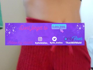 Rylie Smiles - Petite MILF pisses in toilet