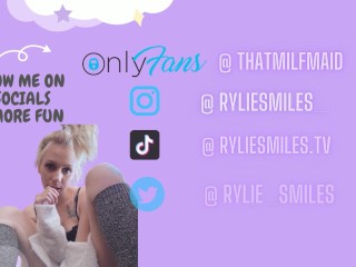 Rylie Smiles - Petite MILF Humps pillow