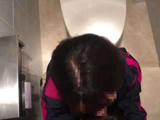 サッカー部のキャプテンと女子マネージャーが部室のトイレの中で密かにSEXしてる所を隠し撮り。