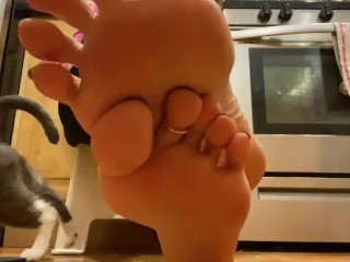 Milf flip flop dangle and foot show