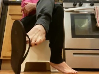 Milf flip flop dangle and foot show