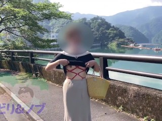 観光地でおっぱいを露出する美人日本人女性 Vol.4