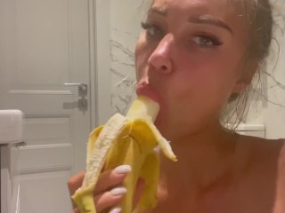 Monika Fox Stuffed A Banana In The Ass
