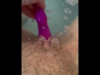 Petit plaisir dans le bain avec mon vibro