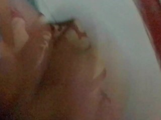 Necesito una ayuda femenina urgente :c