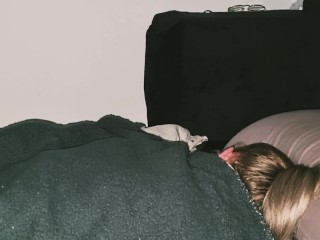 POV - Réveillée par surprise de ma sieste par une énorme Bite dans ma chatte - Couple Réel Amateur