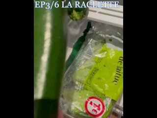 MILF se gode la chatte avec une énorme courgette - FAMILY HOLIDAY Saison 2 Ep 3/6 - FK2