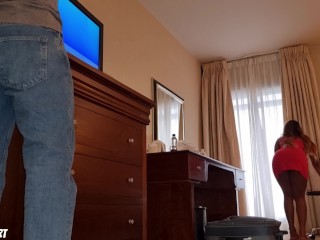 I Seduced the HOTEL Maintenance GUY and Made Him Cum in My Mouth - UPSKIRT No PANTIES Flash