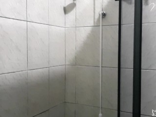 lactating stepmom had an intense orgasm in the bath