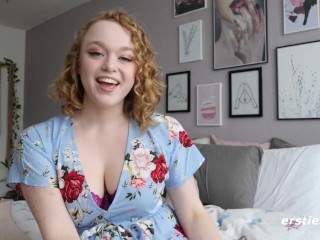 Sarah Shows Us Her Sexy Body