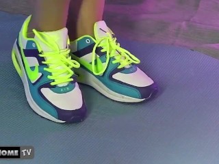 Girl tongue brings her sneakers to orgasm! Nike Air Max!