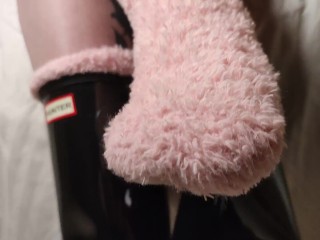 Fluffy sock tease (Norsk)